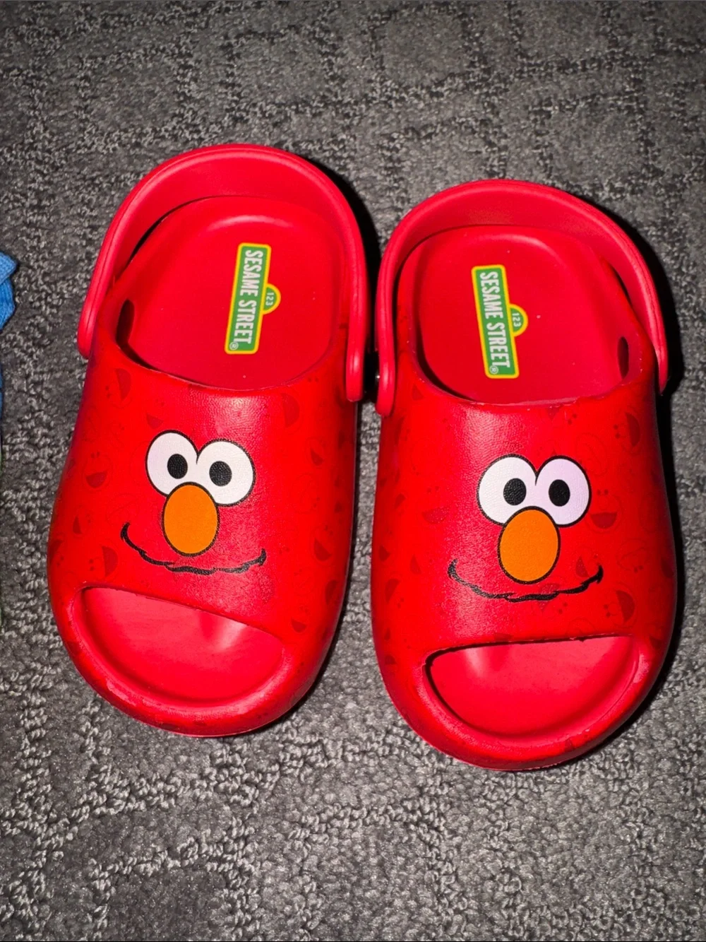 Sesame Street Red Elmo Kids Clogs/Sandals with Character Socks included - Picture 1 of 8